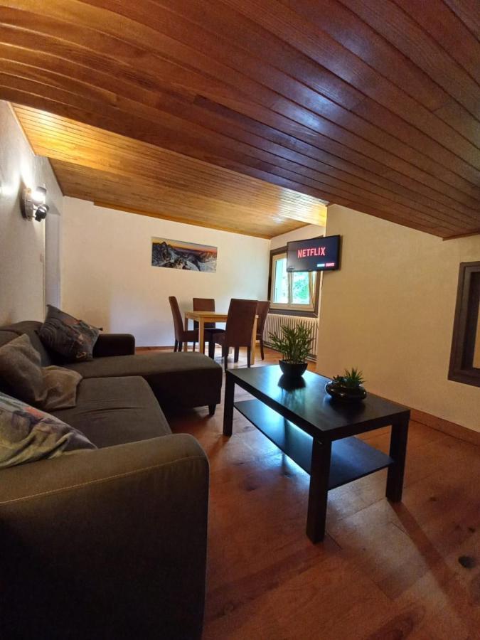 Logement Mansarde Dans Maison Avec Jardin En Bord De Piste, Vue Montagne Les Houches Luaran gambar